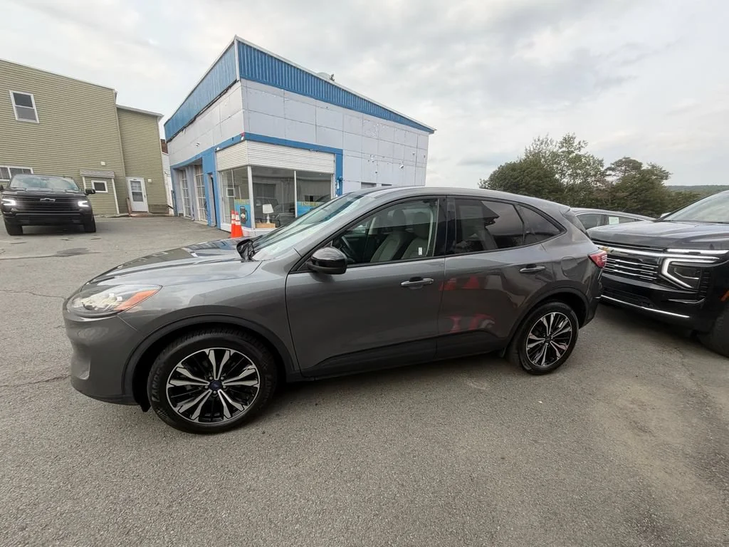 Used 2021 Ford Escape SE with VIN 1FMCU9BZ0MUB13099 for sale in Forest City, PA
