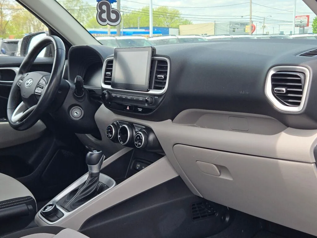2023 Hyundai Venue SEL - Photo 7