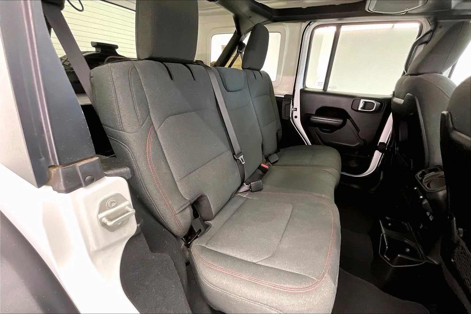 Used 2024 Bright White Clearcoat Jeep Rubicon image 19