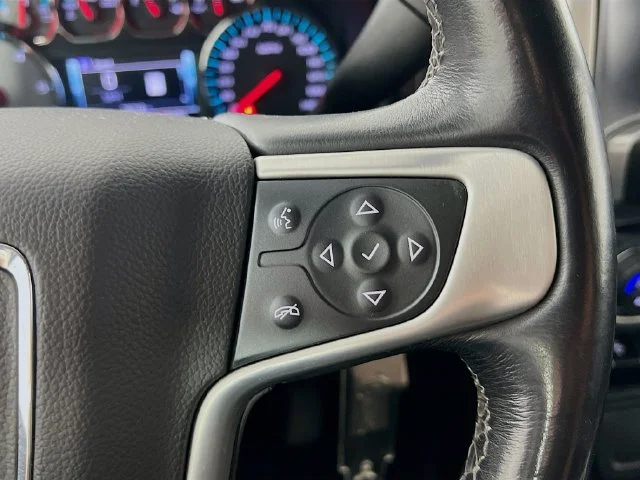 Used 2018 White GMC SLT image 32