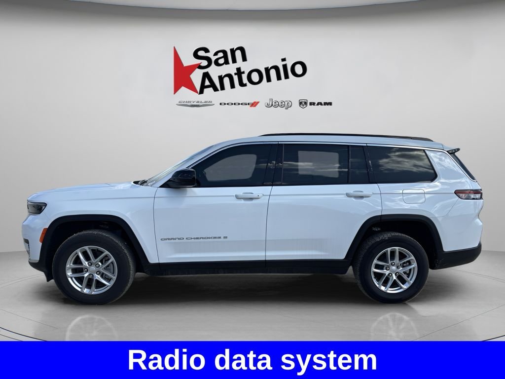 New 2025 Bright White Clear-Coat Exterior Paint Jeep Laredo image 5