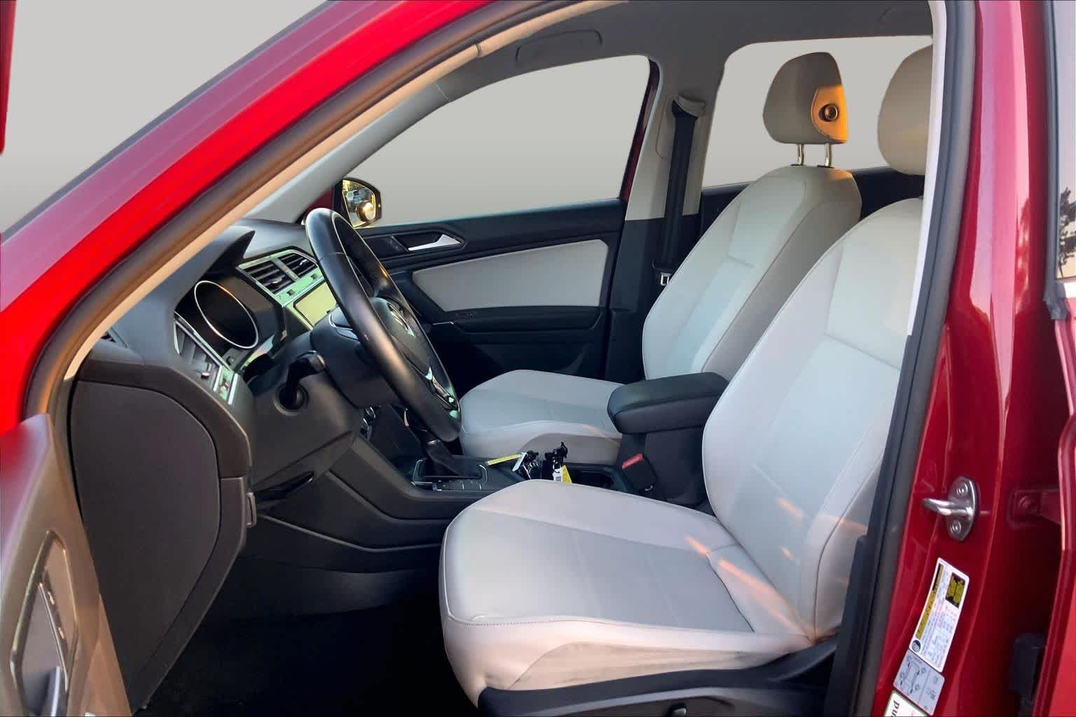 Used 2018 Cardinal Red Metallic Volkswagen SE image 8