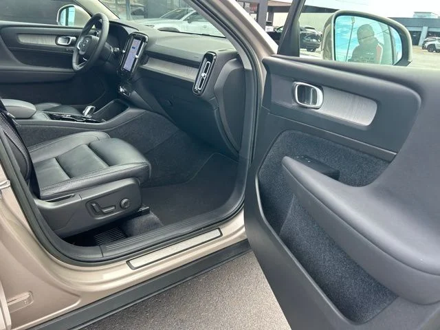 2023 Volvo XC40 Plus - Photo 20