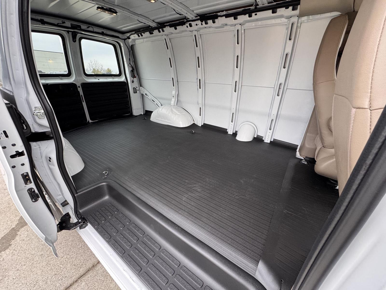 2026 Chevrolet Express Cargo Work Van - Photo 28