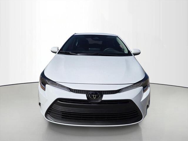 Used 2026 Ice Cap Toyota LE image 7
