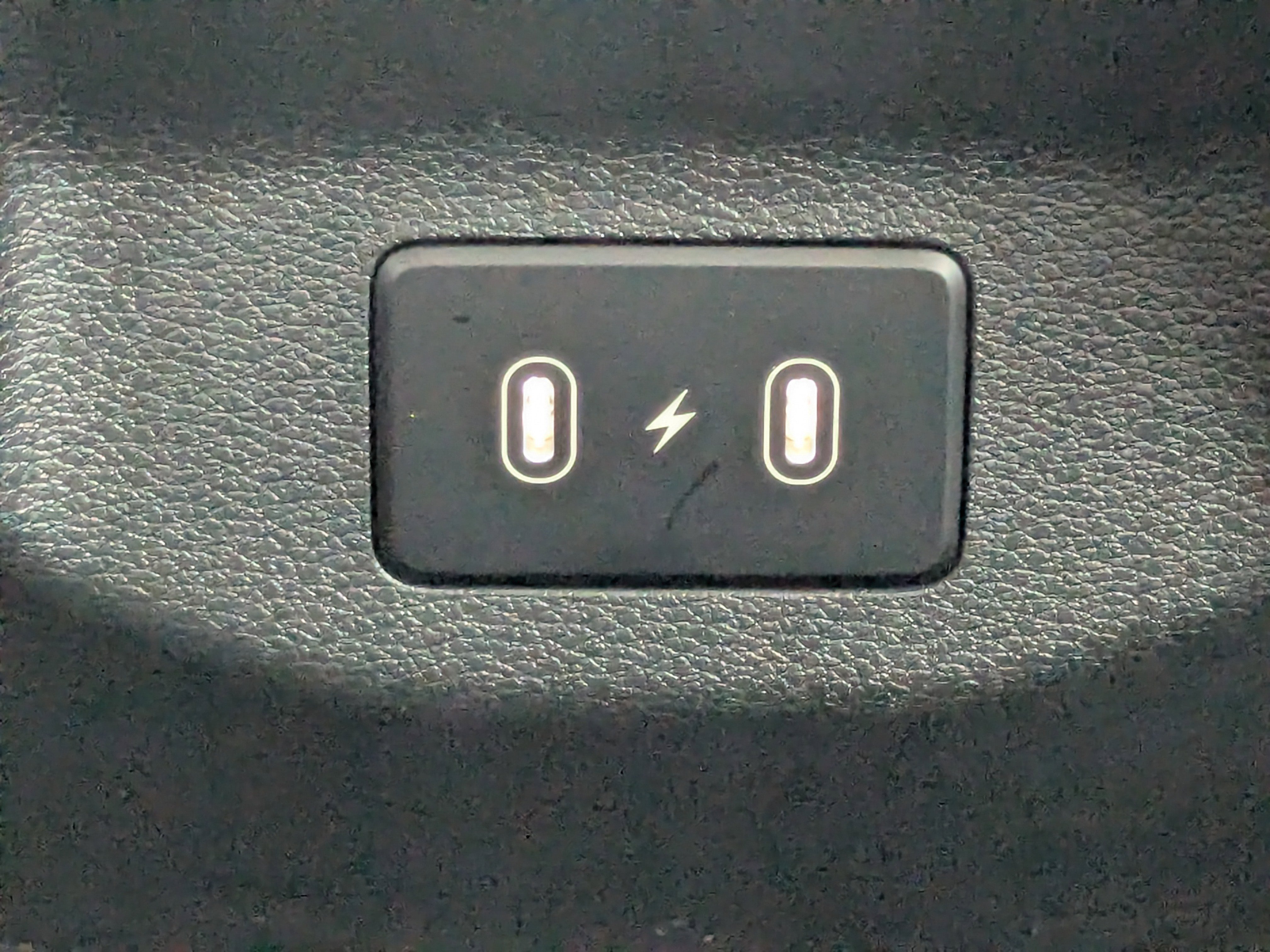 New 2026 Snow White Pearl Kia LX image 17