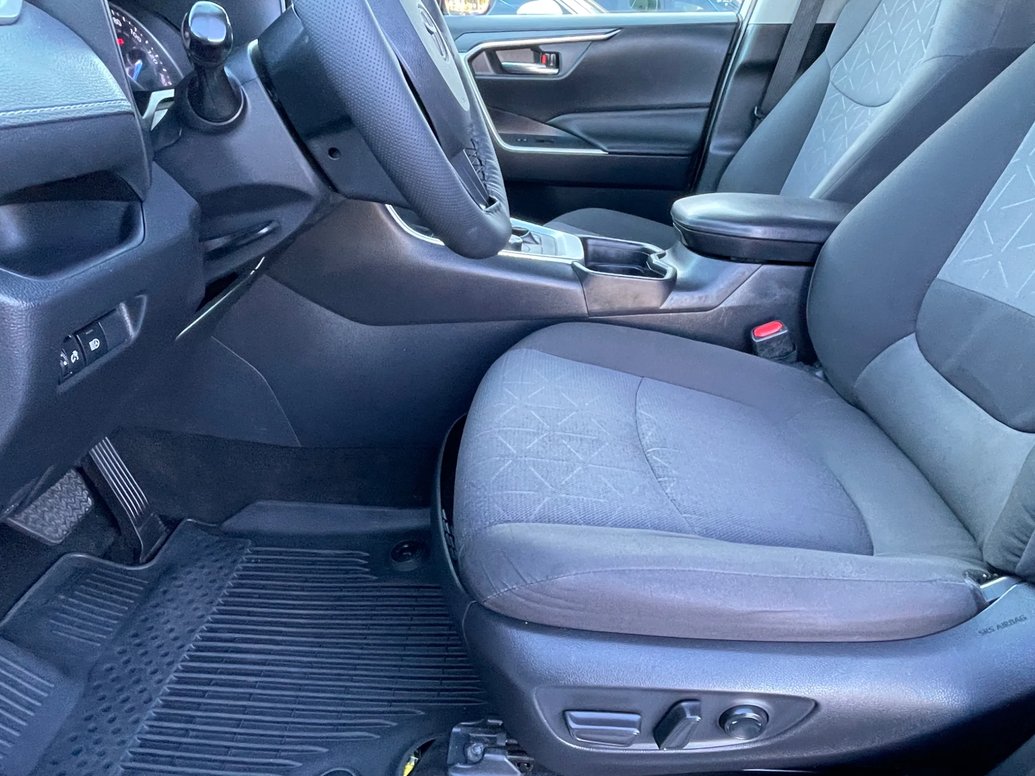 Used 2021 Super White Toyota Hybrid XLE image 18