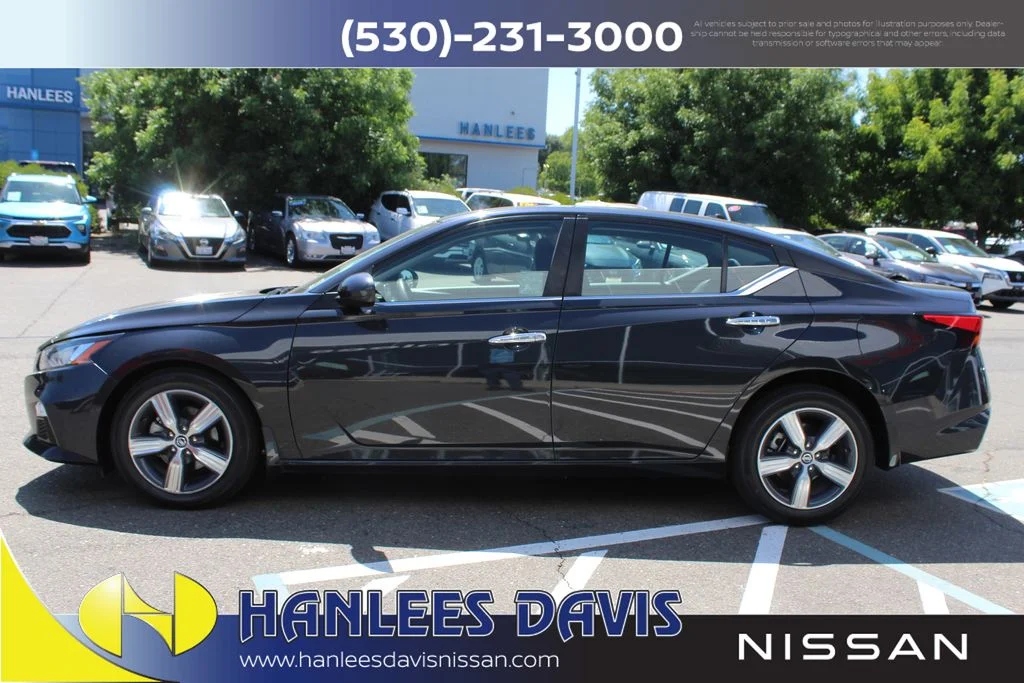 Used 2021 Blue Nissan 2.5 SV image 2