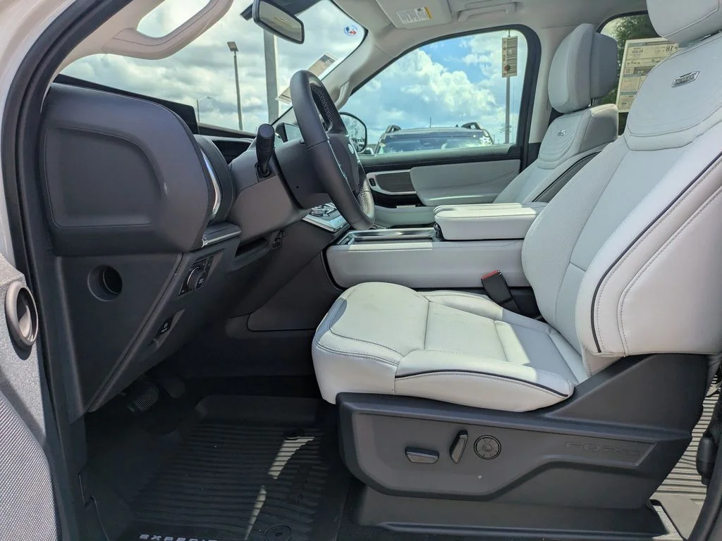 New 2026 Star White Metallic Tri-Coat Ford Platinum image 24