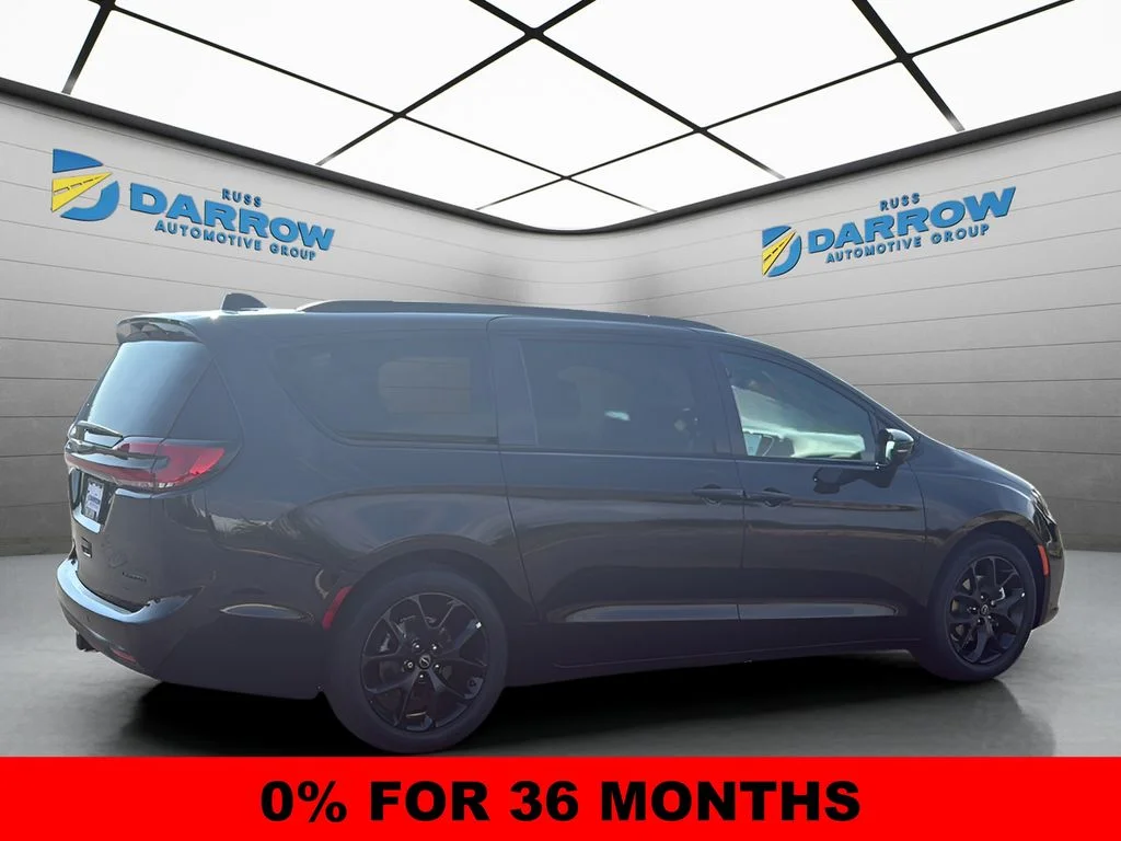 New 2026 Diamond Black Crystal Pearl-Coat Exterior Paint Chrysler Limited image 5