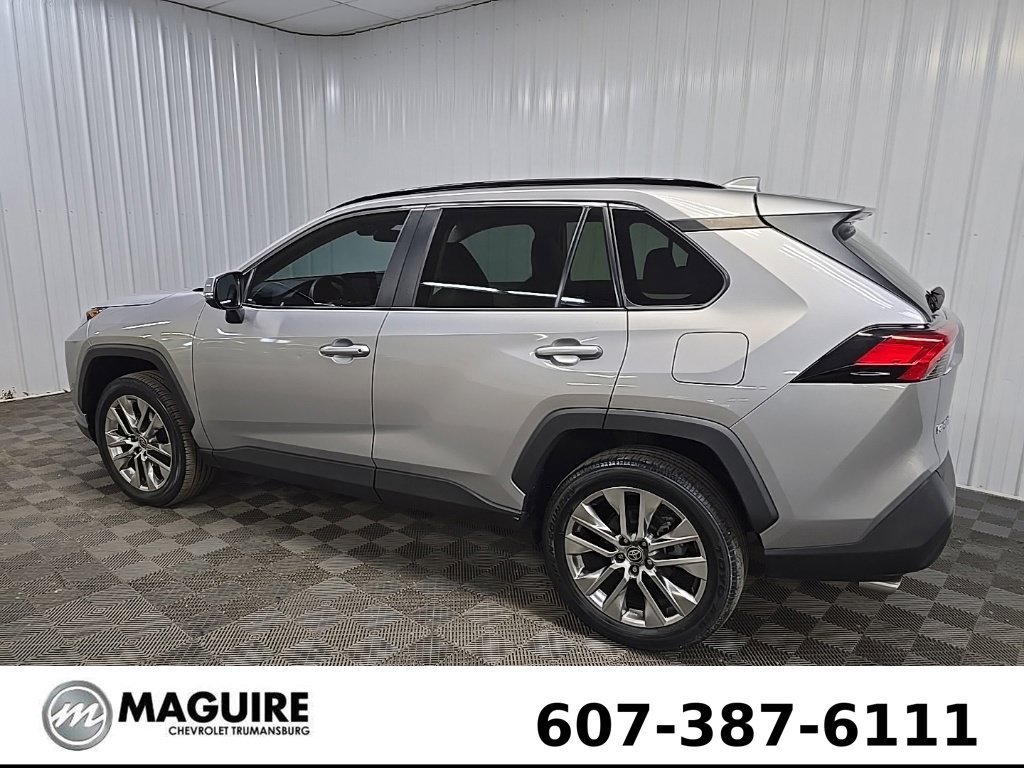 Used 2021 Silver Toyota XLE Premium image 4
