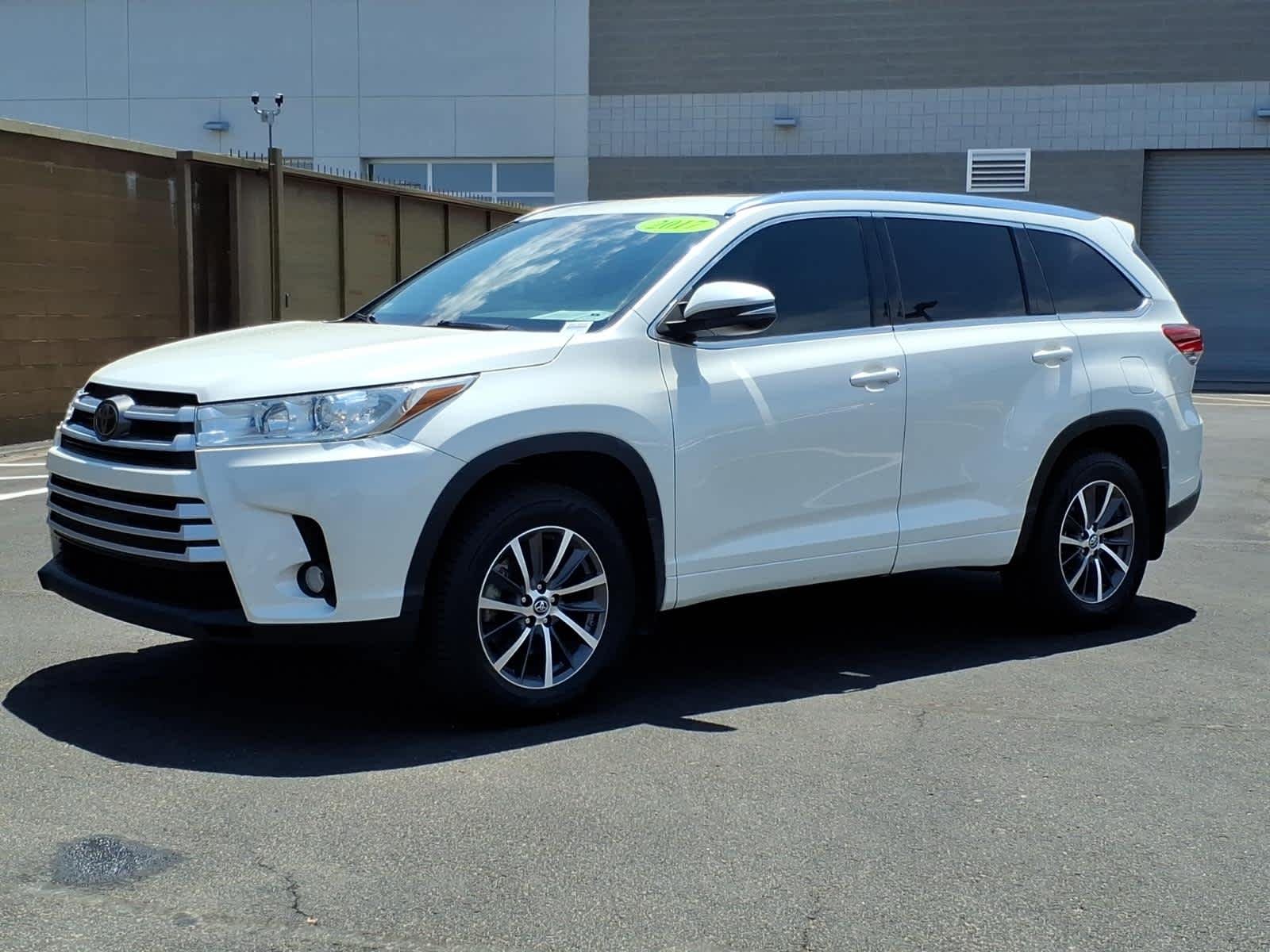 Used 2017 Blizzard Pearl Toyota XLE image 3