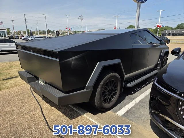 Used 2025  Tesla Base image 11