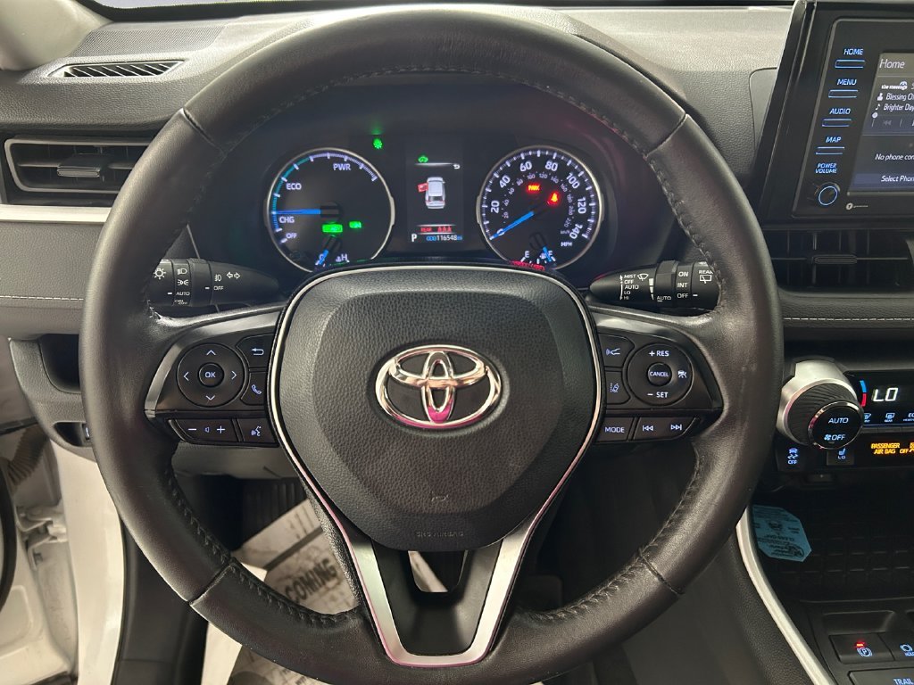 Used 2021 White Toyota XLE image 9