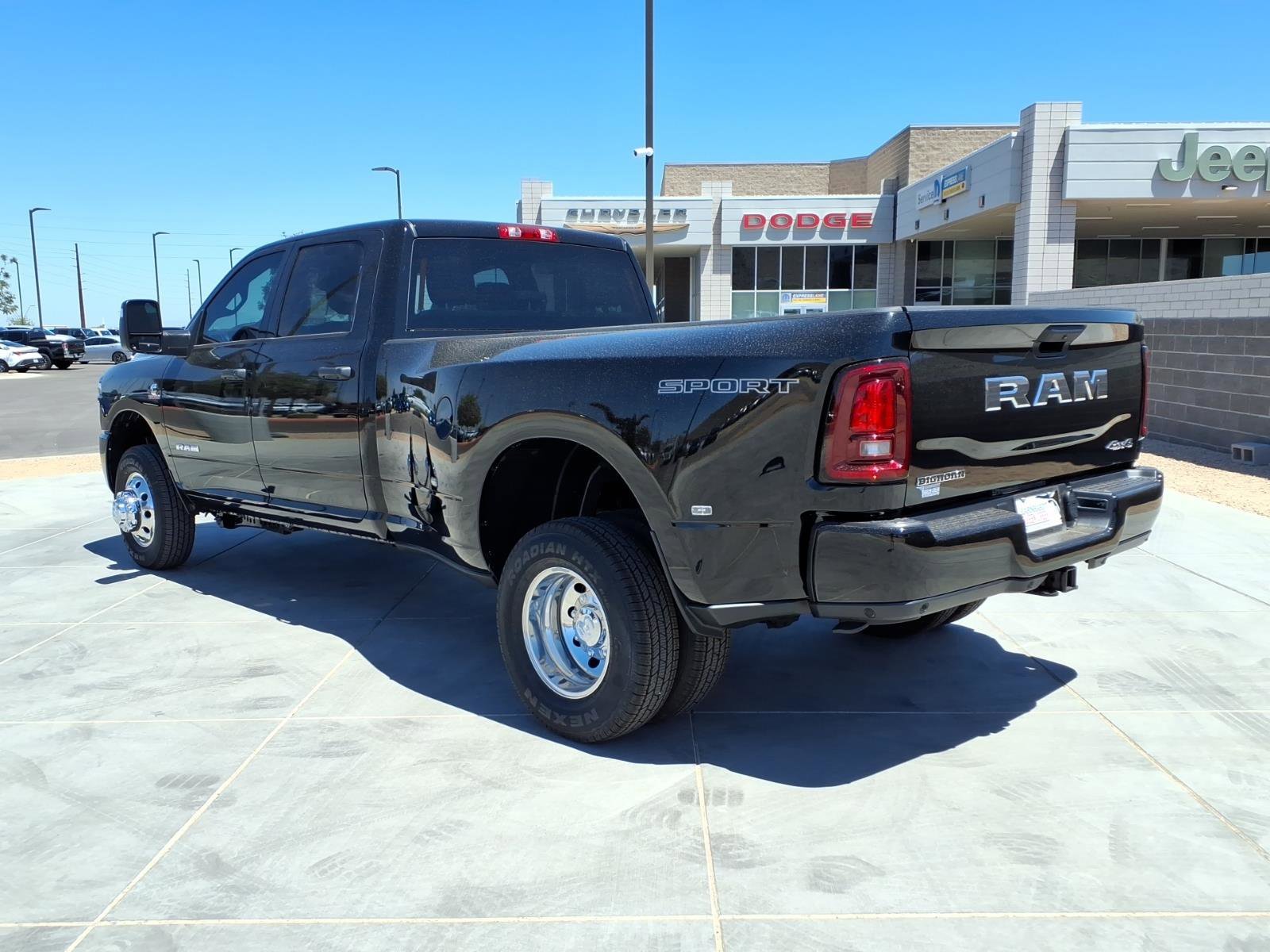 New 2026 Diamond Black Crystal Pearl-Coat Exterior Paint RAM Big Horn image 4