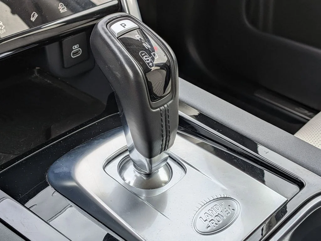 Used 2023  Land Rover SE R-Dynamic image 22