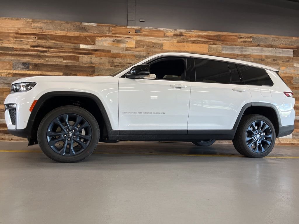 New 2026 Bright White Clear-Coat Exterior Paint Jeep Limited image 16
