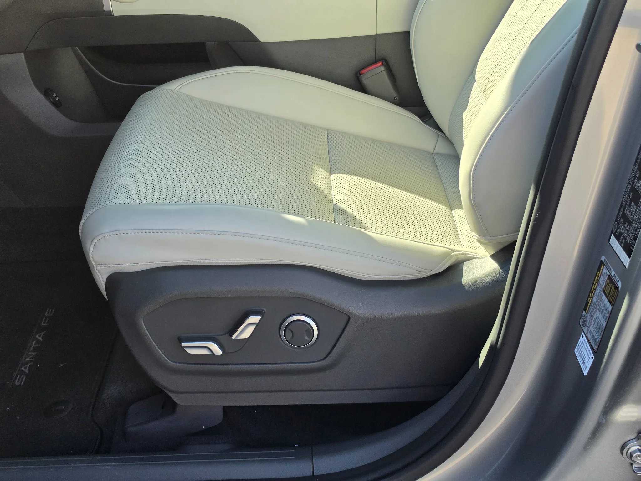 Used 2024 Shimmering Silver Hyundai SEL image 19
