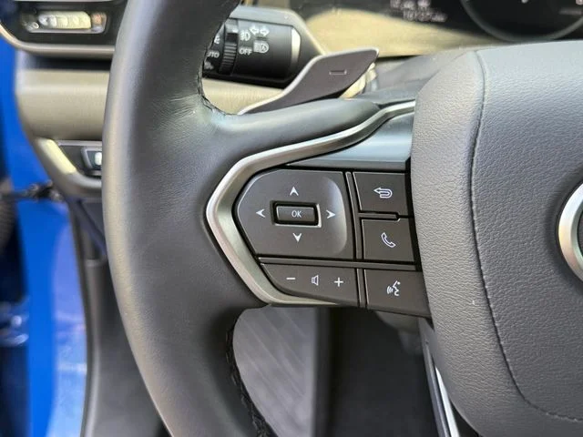 Used 2025  Lexus 250 Premium image 12