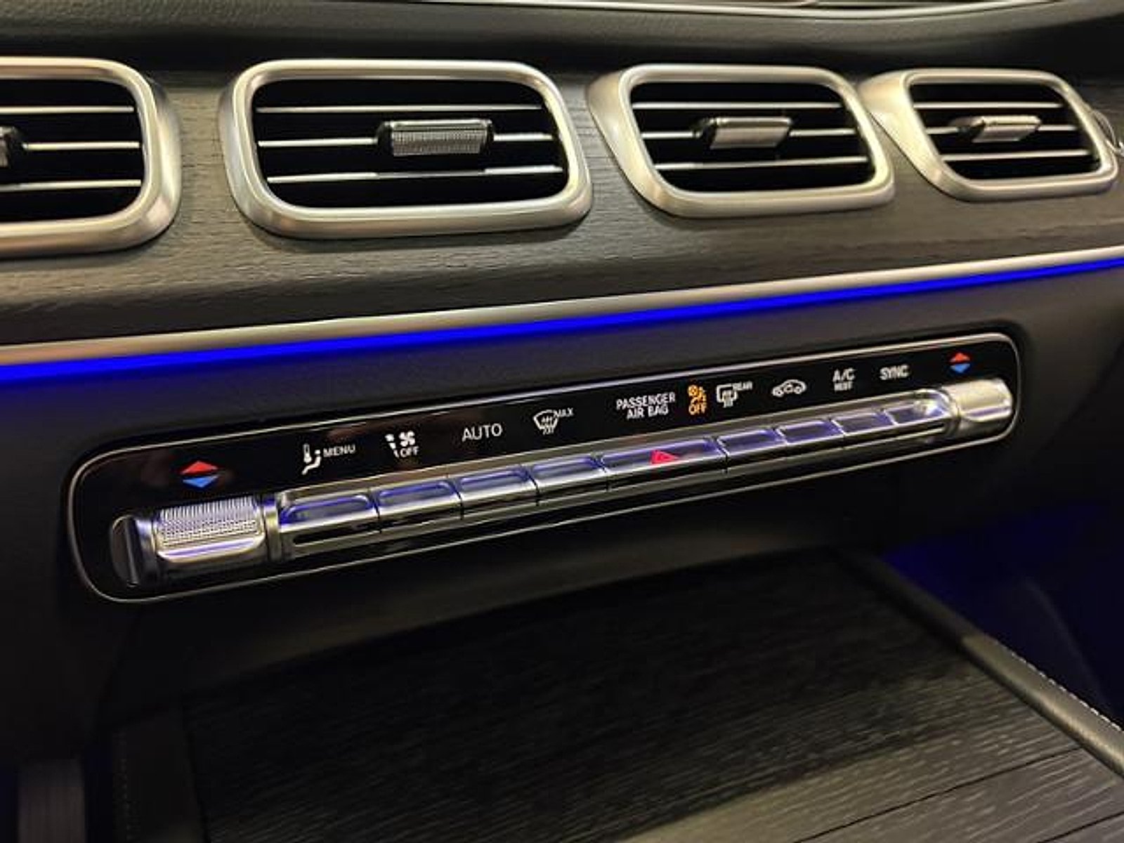 New 2026 MANUFAKTUR Silicon Grey Mercedes-Benz 4MATIC® image 15