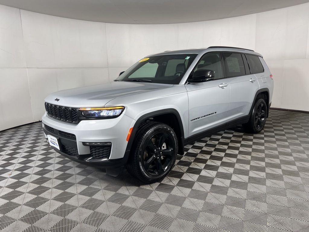 Used 2025 Silver Zynith Jeep Limited image 5