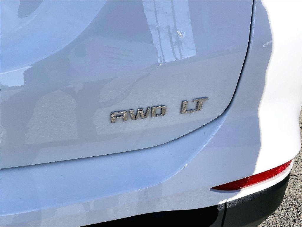 Used 2024 White Chevrolet LT image 28