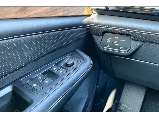 New 2026 Deep Black Pearl Volkswagen 2.0T SE image 14