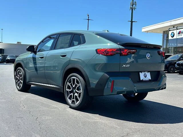 New 2026 Cape York Green Metallic BMW xDrive28i image 3