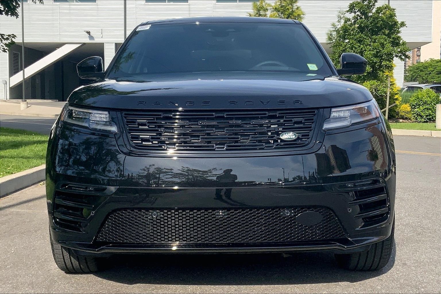 New 2026 Santorini Black LAND ROVER  image 3