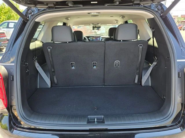 Used 2025 Black Hyundai SEL image 17