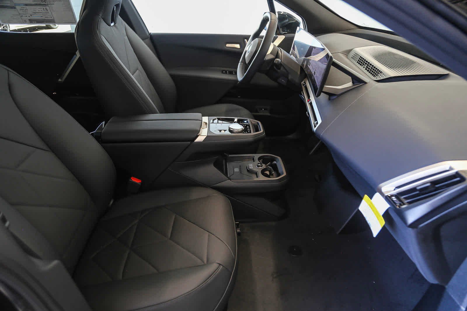 2025 BMW iX 50 - Photo 16