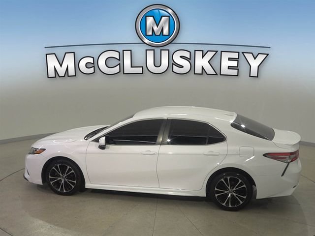 Used 2019 White Toyota SE image 10