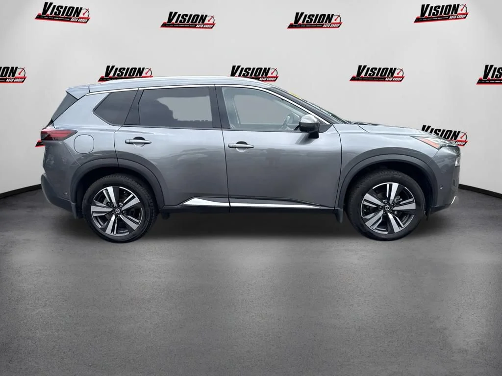 Used 2021 Gray Nissan Platinum image 4