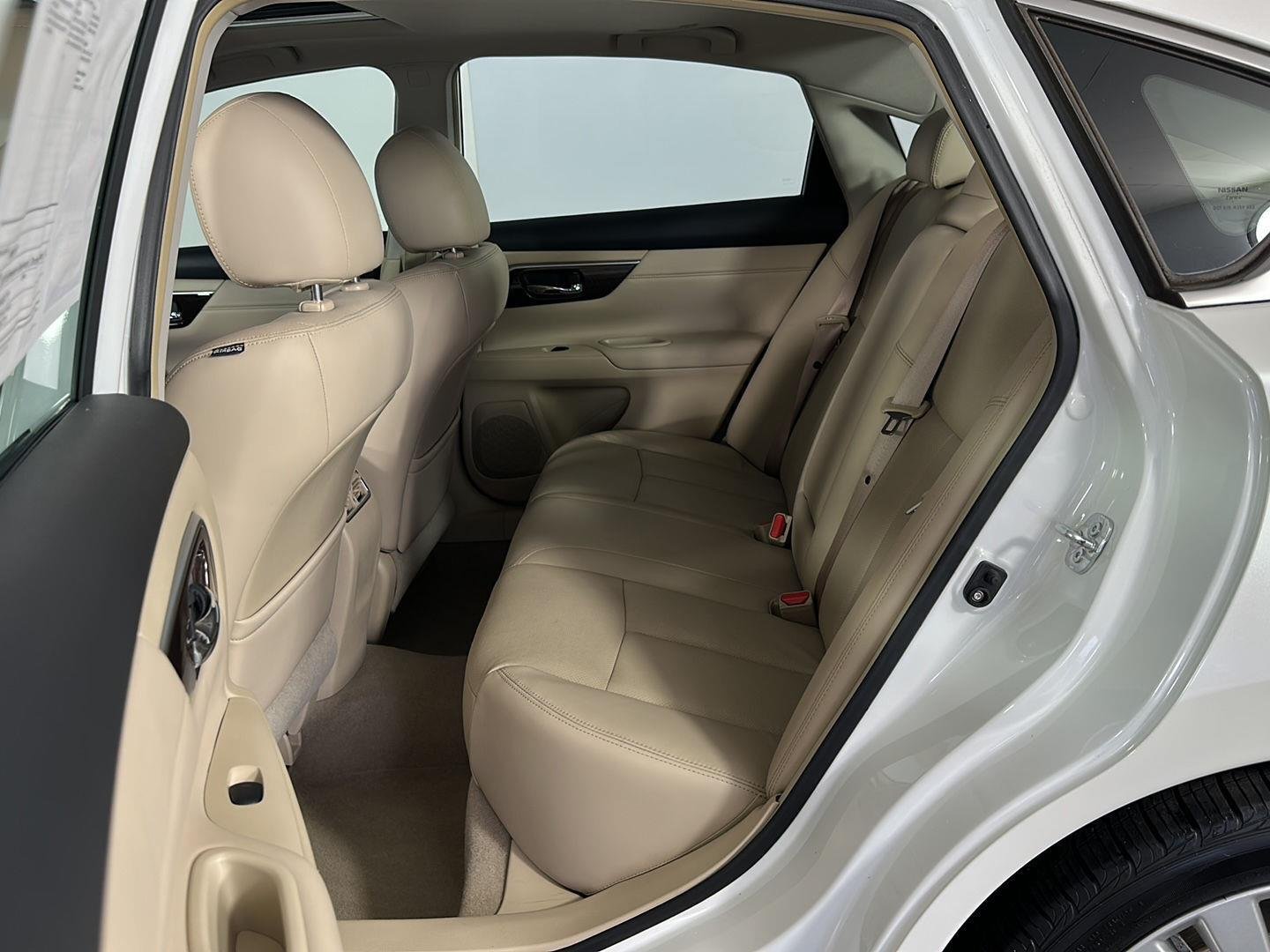 Used 2013 Pearl White Nissan 3.5 SL image 29