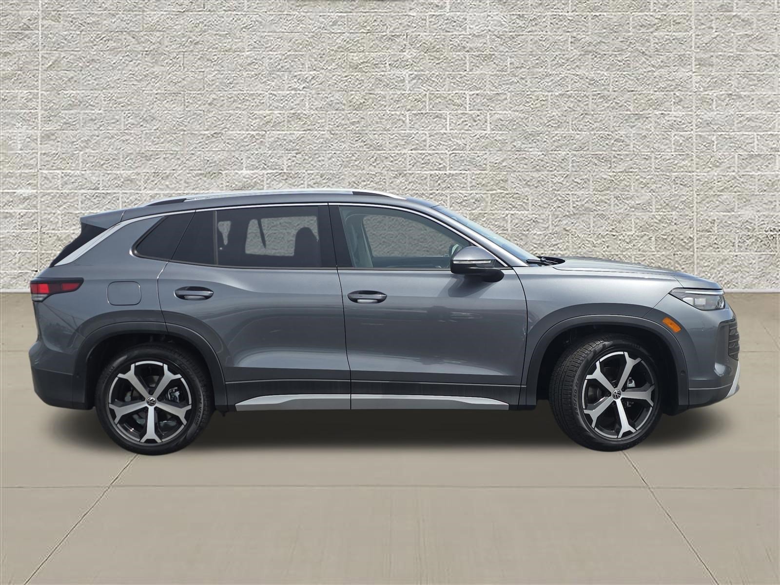 New 2026 Platinum Gray Metallic Volkswagen SE image 8