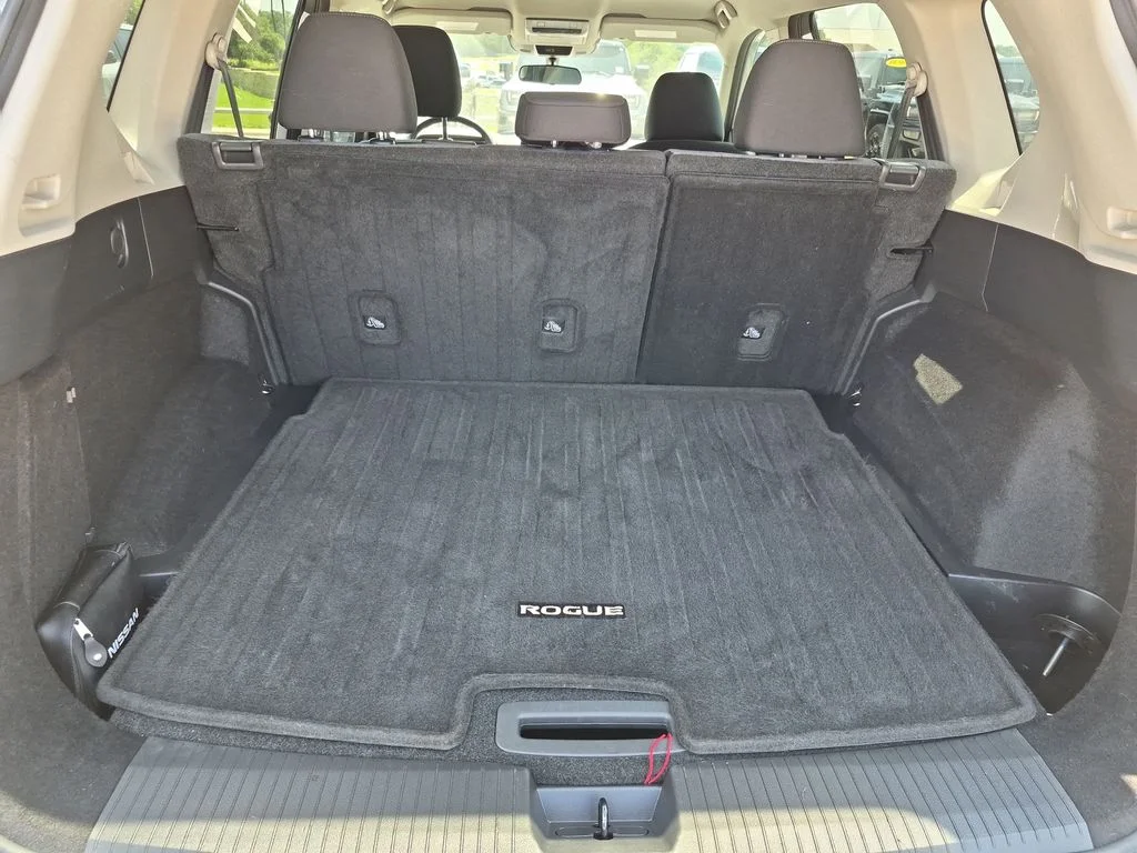 Used 2021 Silver Nissan SV image 39