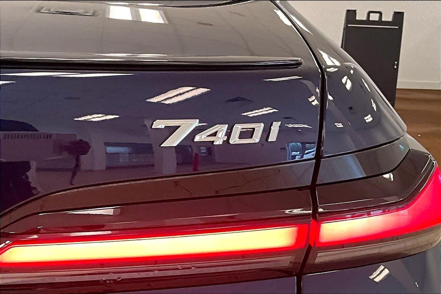 Used 2025 Tanzanite Blue II Metallic BMW 740i image 28