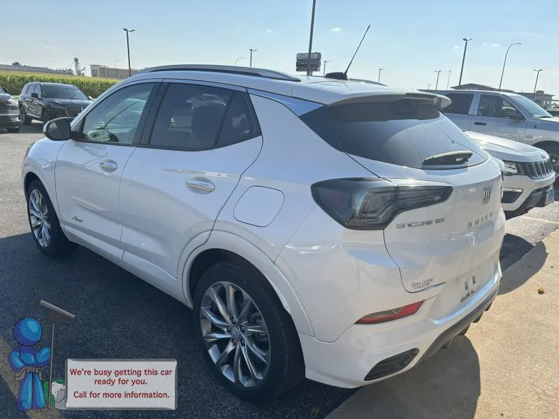 Used 2024 White Frost Tricoat Buick Avenir image 3