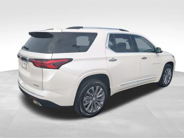 Used 2023 Iridescent Pearl Tricoat Chevrolet Premier image 6