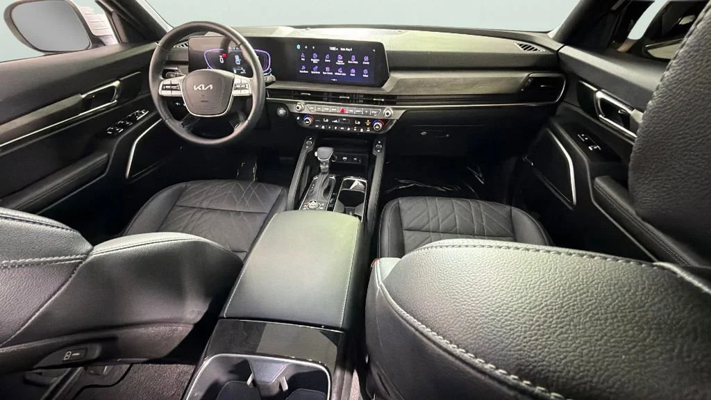 Used 2025 White Kia EX X-Line image 34