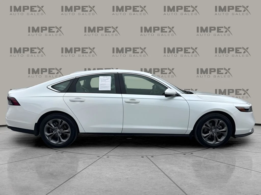 Used 2024 White Honda EX image 6