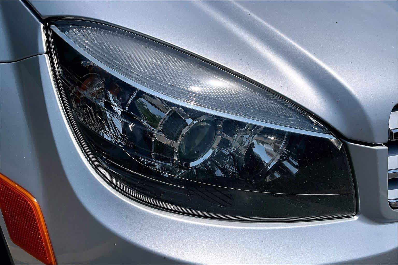 Used 2011 Iridium Silver Metallic Mercedes-Benz C 300 Sport image 25