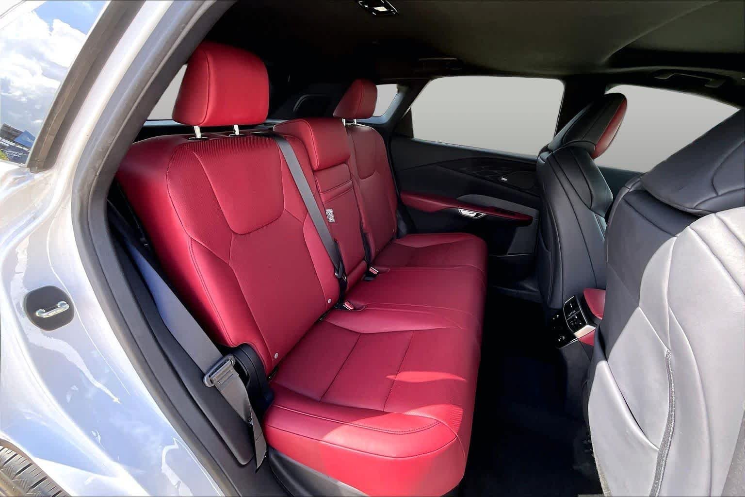 Used 2024 Ultra White Lexus F SPORT Handling image 20