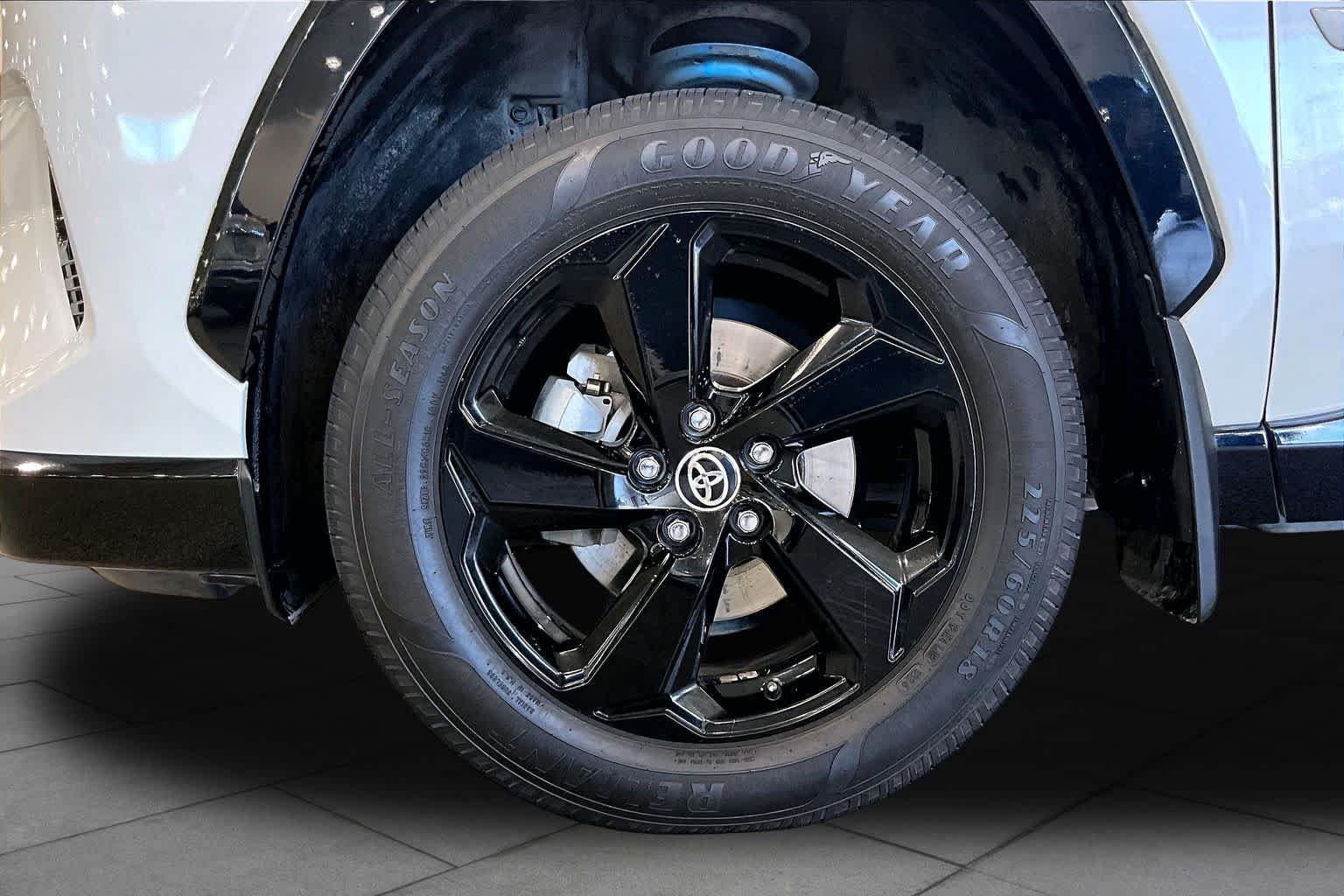 Used 2021 Blizzard Pearl/Midnight Black Metallic Toyota Hybrid XSE image 11