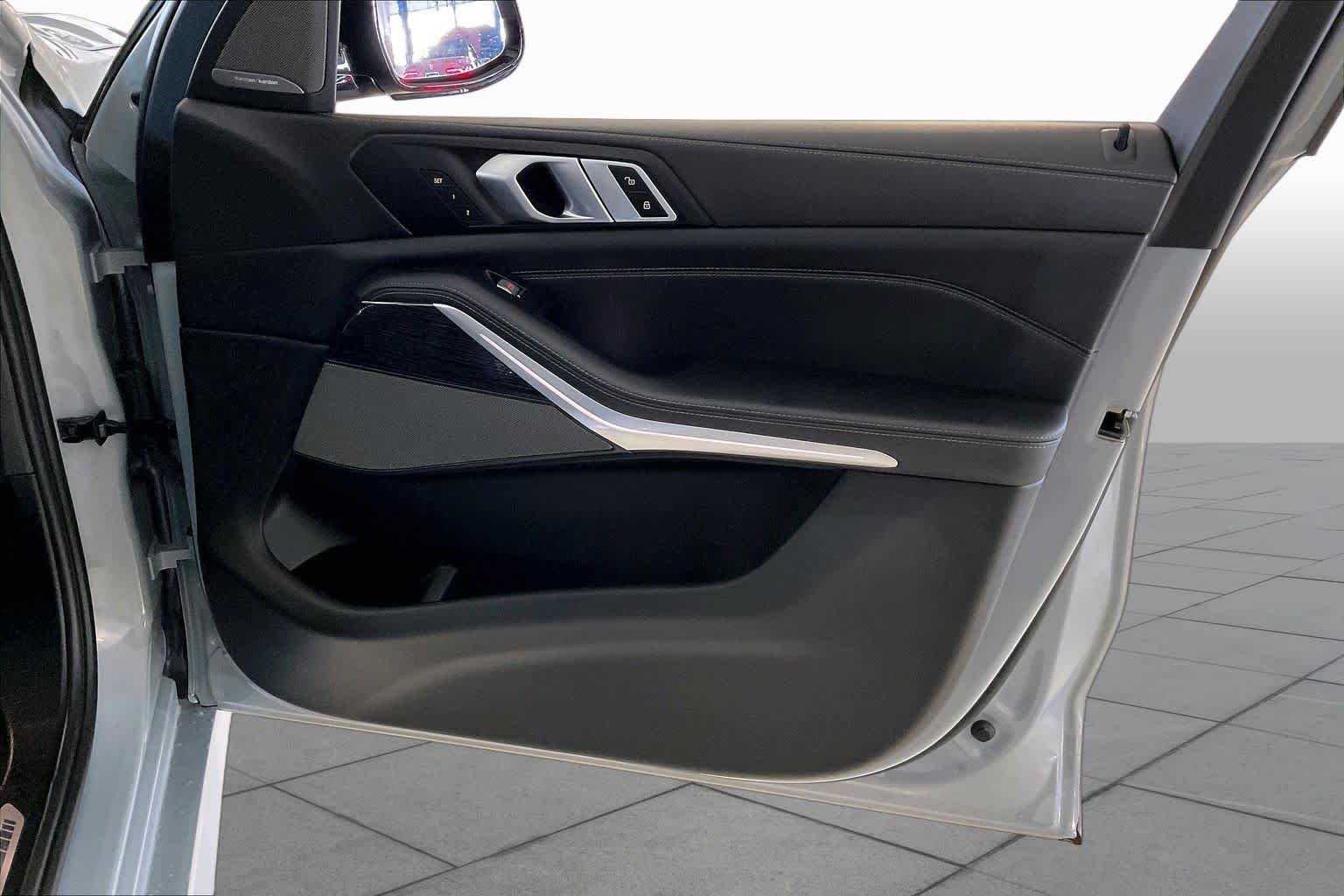 Used 2024 Brooklyn Grey Metallic BMW xDrive40i image 21