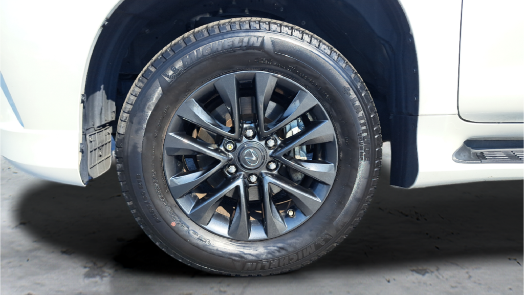 Used 2023 White Lexus 460 image 40