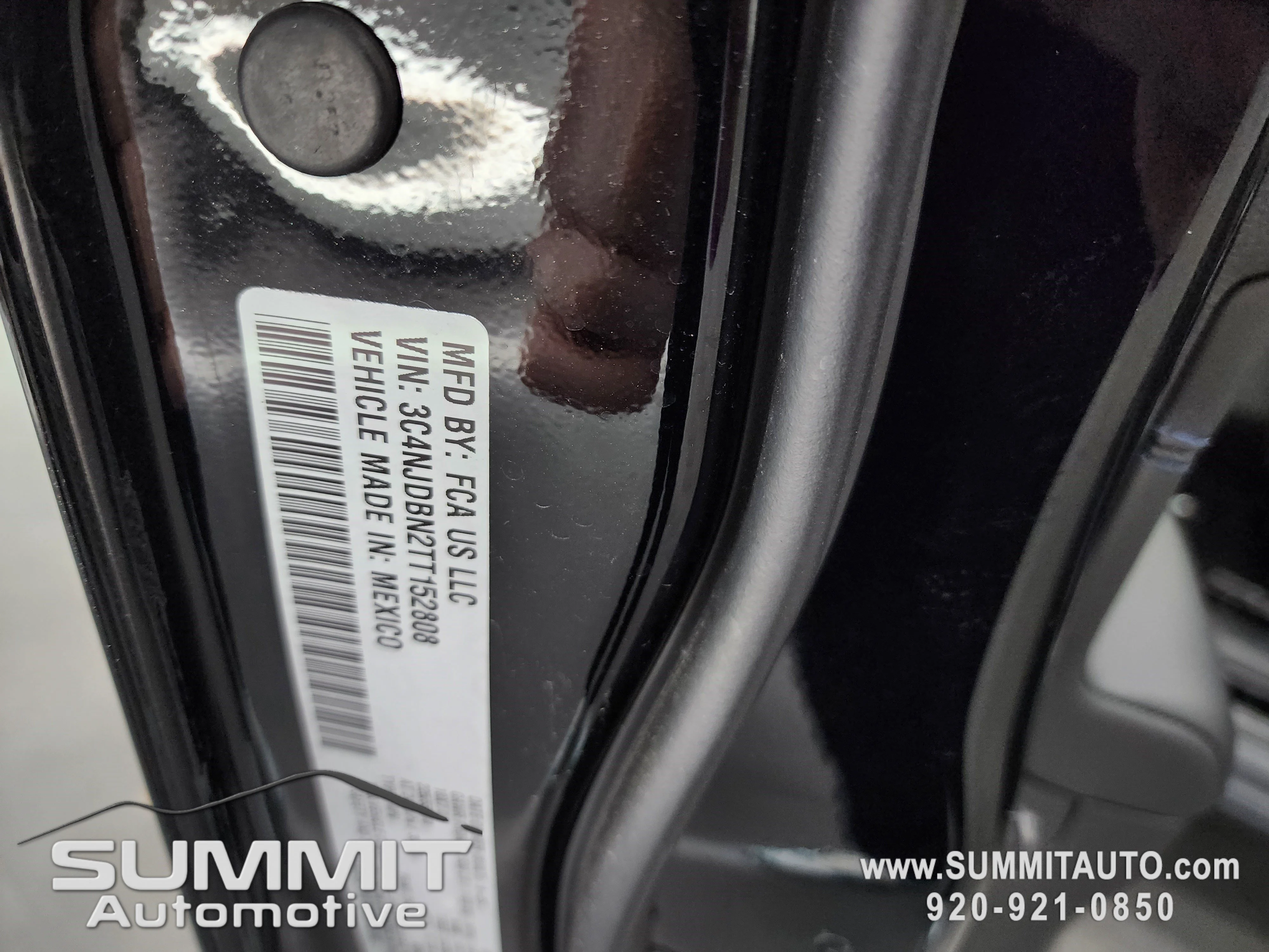 New 2026 Diamond Black Crystal Pearlcoat Jeep Latitude image 17