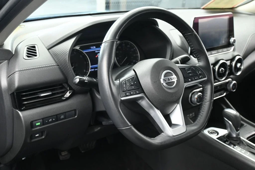 Used 2022 Super Black Nissan SV image 14
