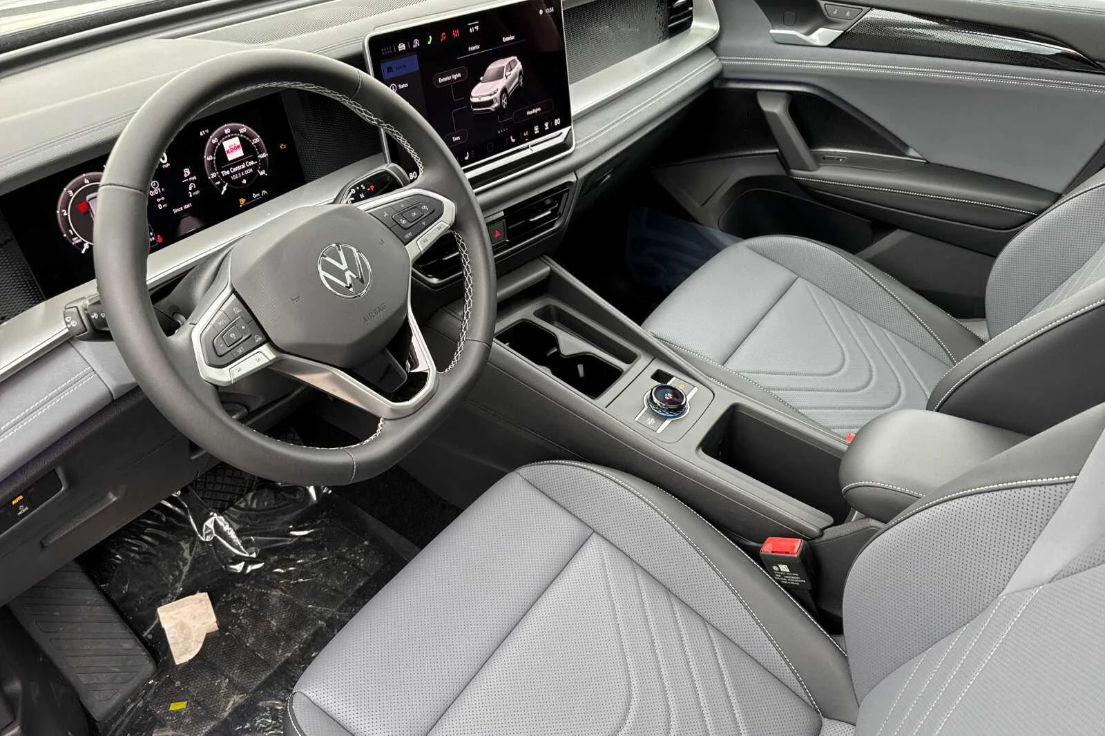 2026 Volkswagen Tiguan SE - Photo 10