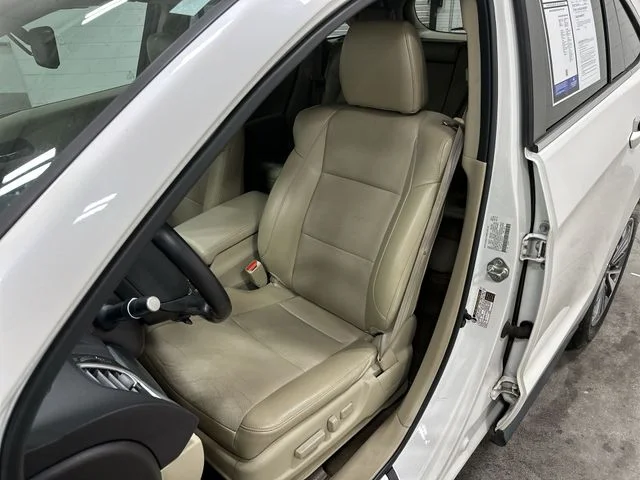 Used 2018 White Diamond Pearl Acura Advance Package image 13
